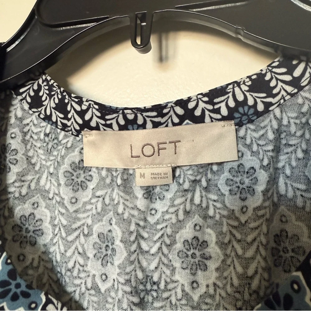 LOFT  Sleeveless Blue Patterned Top, office attire, business casual, dinner date